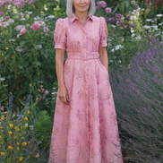 Xanthea | Abito maxi a maniche corte, aderente, con texture floreale
