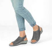 Hazel – Eleganza Sottile in Grigio Chiaro