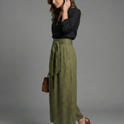 Vera | Set di Due Pezzi Blusa Nera Gonna Midi Verde Oliva