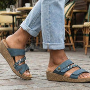 Carrie – Eleganza Fresca in Blu Stile