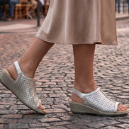 Hazel – Eleganza Brillante in Platino Metallico