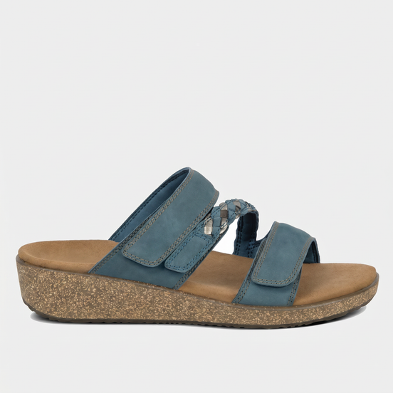 Carrie – Eleganza Fresca in Blu Stile